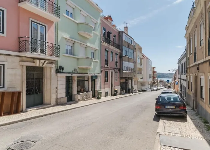 Ajuda Cozy Retreat With Patio * Lisboa