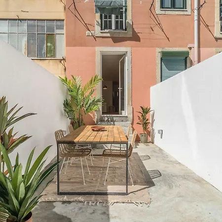 Ajuda Cozy Retreat With Patio Lägenhet Lisboa