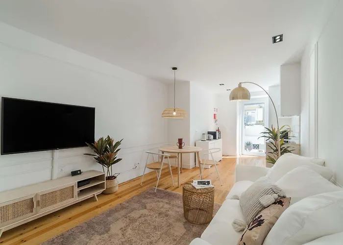 Ajuda Cozy Retreat With Patio * Lisboa