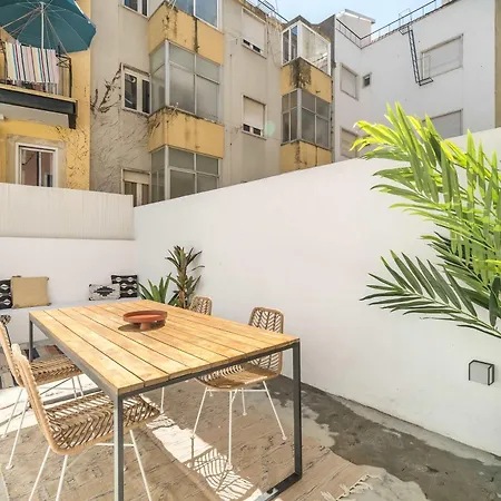 Ajuda Cozy Retreat With Patio Lissabon