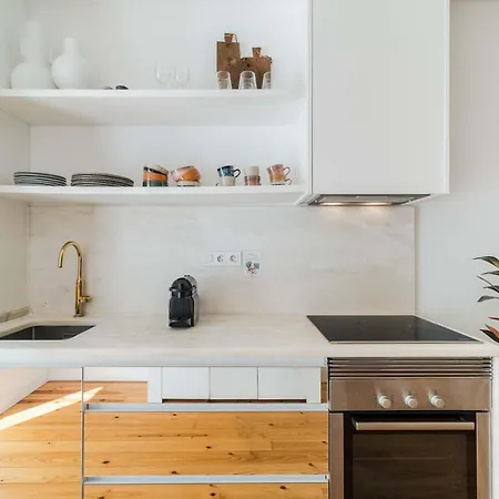 Ajuda Cozy Retreat With Patio * Lissabon